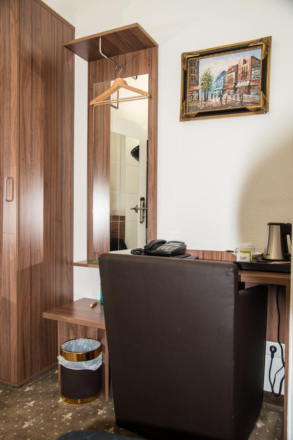 Und Restaurant Loewenbraeu Hotel Cologne